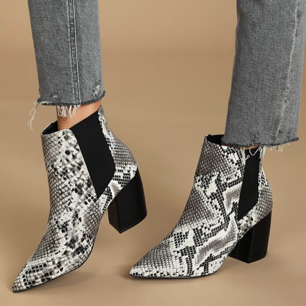 Lulu's Women's Size 9 Cecy Black and White Snake Pointed Toe Ankle Booties